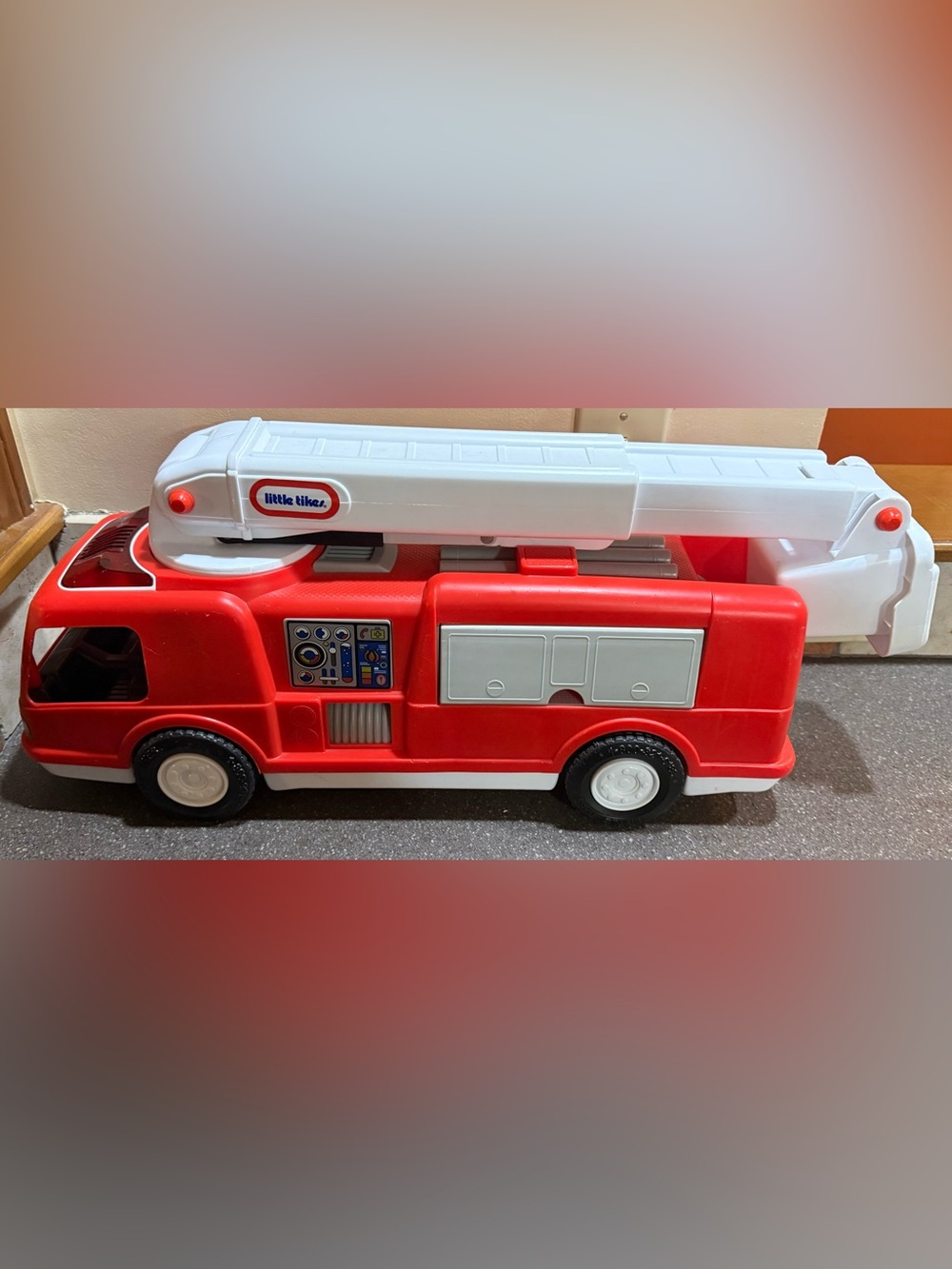 Little tikes Red and White Fire Truck Toy with Extendable Ladder